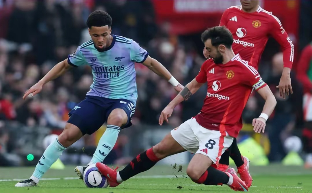 lol最新客户端下载-包含曼联训练开放日，赛后防线松动引欢呼，英超在即，赛季目标并未改变的词条