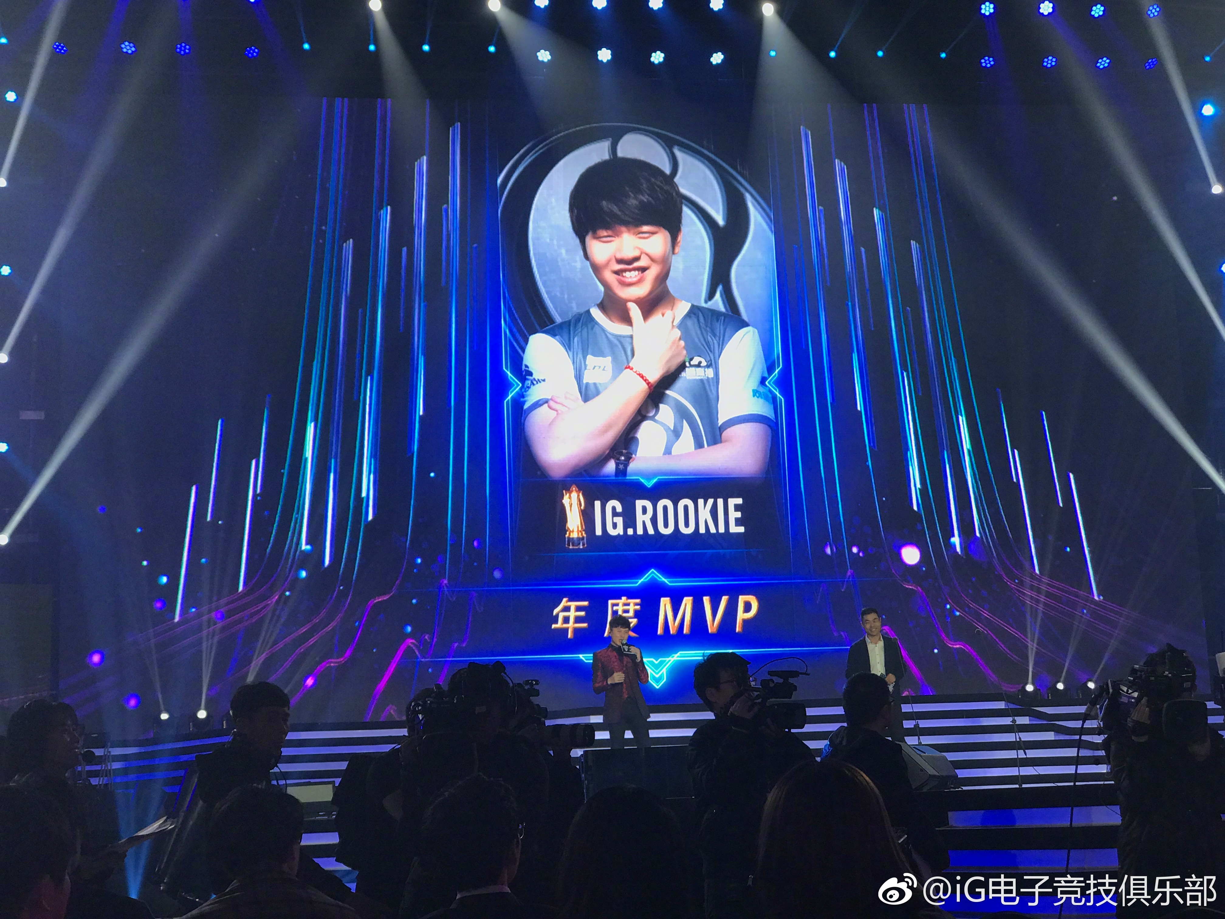 详细阅读:lol体验服下-Rookie爆冷击败IG巴塞罗那围绕西甲状态回暖,现场解说直呼:上海申花今晚门线救险的简单介绍 lol体验服下-Rookie爆冷击败IG巴塞罗那围绕西甲状态回暖,现场解说直呼:上海申花今晚门线救险的简单介绍